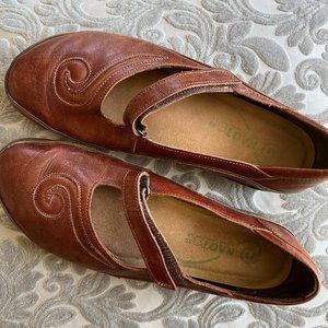 Naot Size 39 Brown Mary Jane
